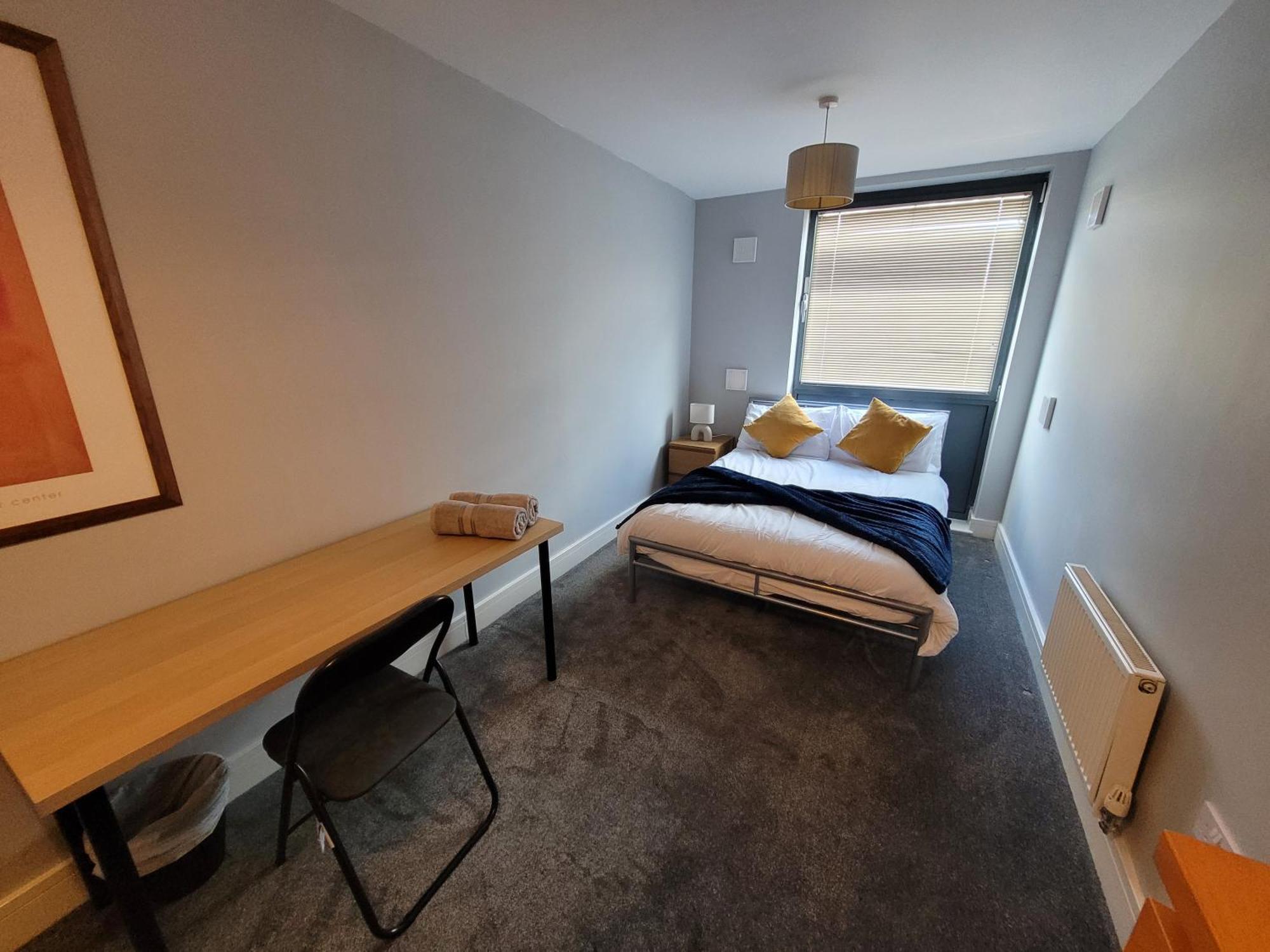 Lesley Court- A Lovely Spacious 2 Bedroom Apartment By Catchpole Stays 切姆 外观 照片