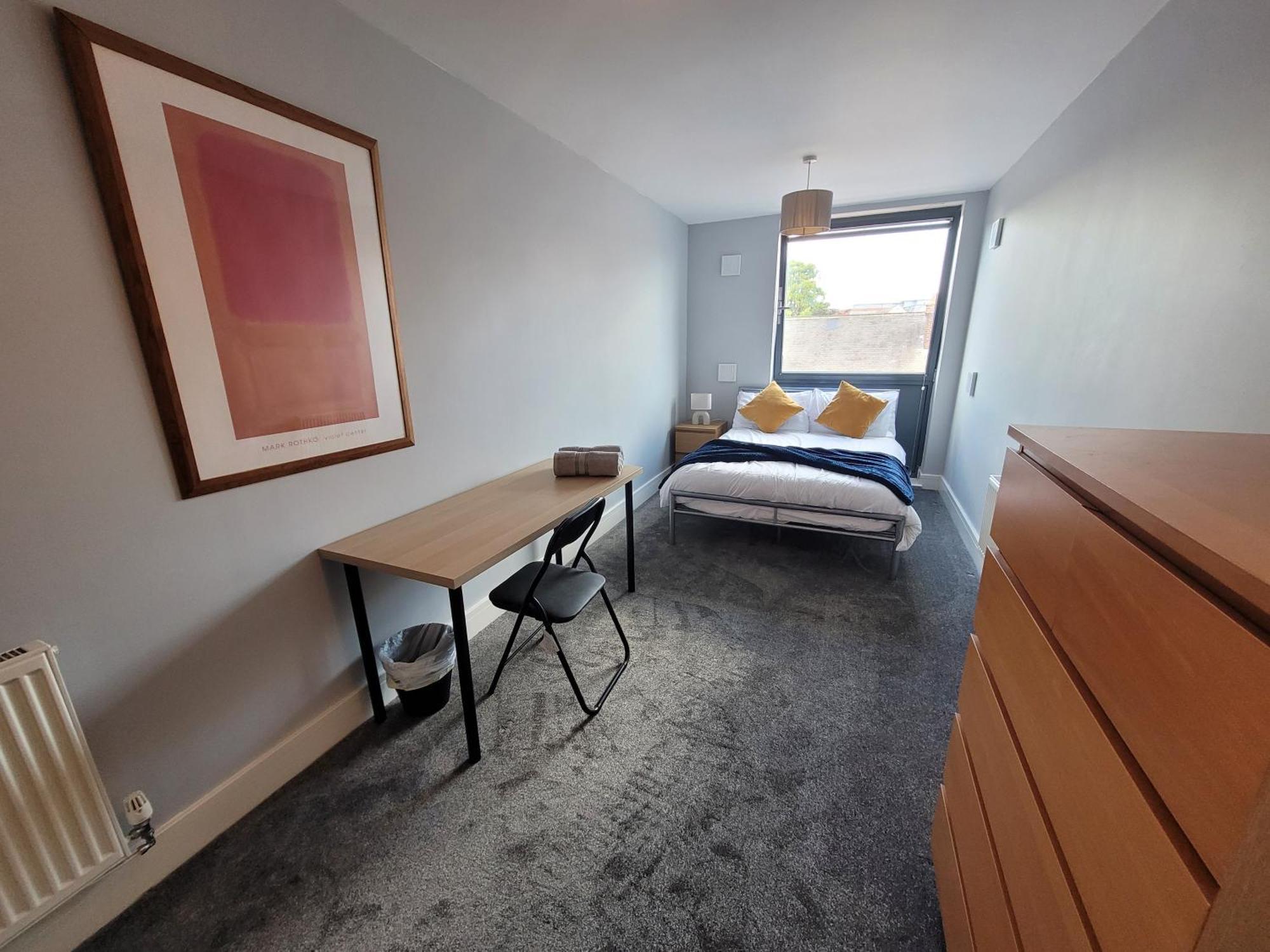 Lesley Court- A Lovely Spacious 2 Bedroom Apartment By Catchpole Stays 切姆 外观 照片