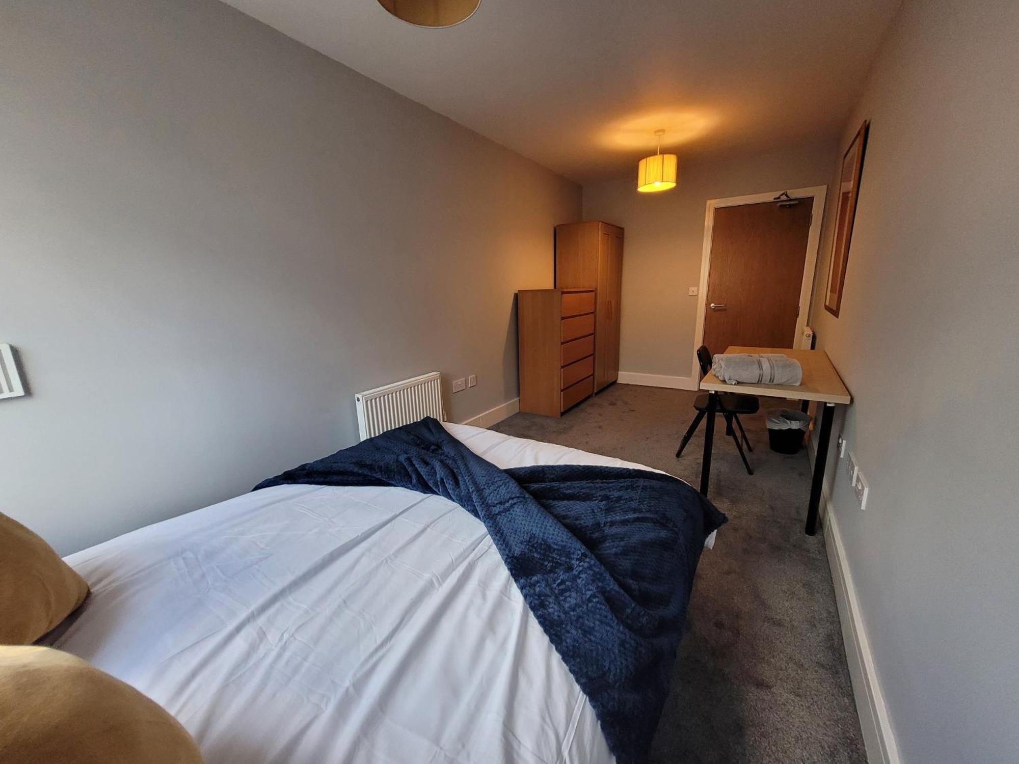 Lesley Court- A Lovely Spacious 2 Bedroom Apartment By Catchpole Stays 切姆 外观 照片