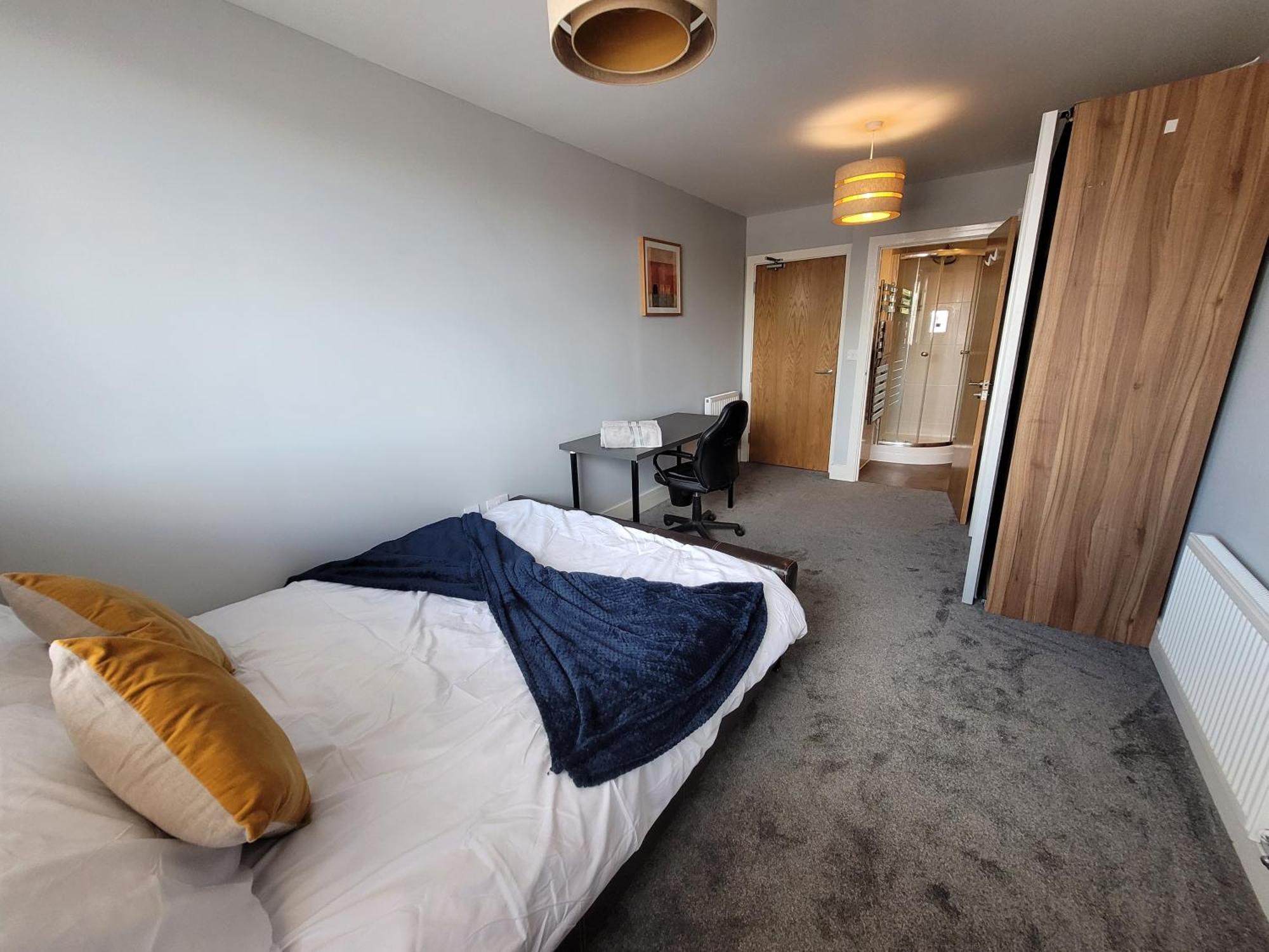 Lesley Court- A Lovely Spacious 2 Bedroom Apartment By Catchpole Stays 切姆 外观 照片